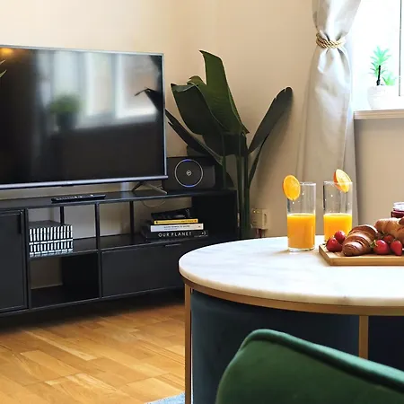 Chic 2 Bedroom Apartment Bournemouth Town Centre, Sleeps 5, Free Parking-2